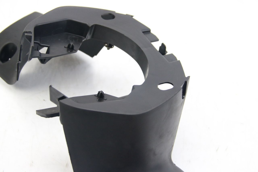 photo de OSŁONA TYLNEJ KIEROWNICY PEUGEOT CITYSTAR 125 (2011 - 2017) - Szczegół części