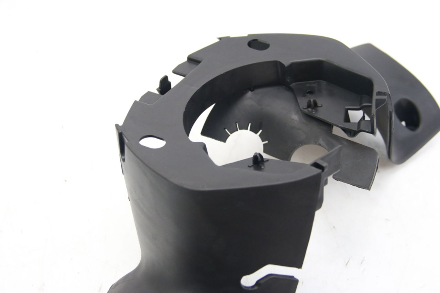 photo de OSŁONA TYLNEJ KIEROWNICY PEUGEOT CITYSTAR 125 (2011 - 2017) - Inny kąt widzenia