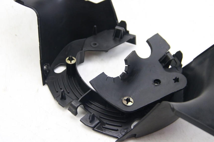 photo de OSŁONA TYLNEJ KIEROWNICY PEUGEOT CITYSTAR 125 (2011 - 2017) - Stan powierzchni