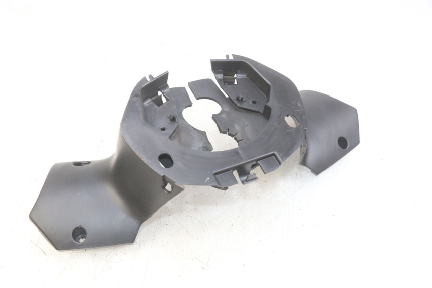 photo de OSŁONA TYLNEJ KIEROWNICY PEUGEOT CITYSTAR 125 (2011 - 2017) - Szczegół części