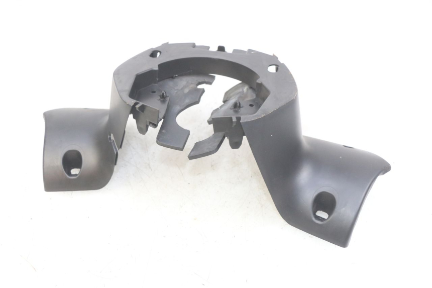 photo de OSŁONA TYLNEJ KIEROWNICY PEUGEOT CITYSTAR 125 (2011 - 2017) - Zbliżenie techniczne