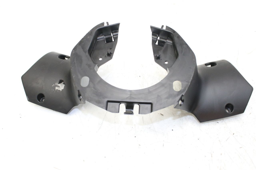 photo de OSŁONA KIEROWNICY TYLNA PEUGEOT CITYSTAR 50 (2013 - 2017) - Szczegół części