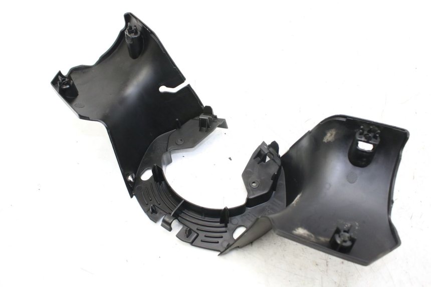 photo de OSŁONA KIEROWNICY TYLNA PEUGEOT CITYSTAR 50 (2013 - 2017) - Zbliżenie techniczne