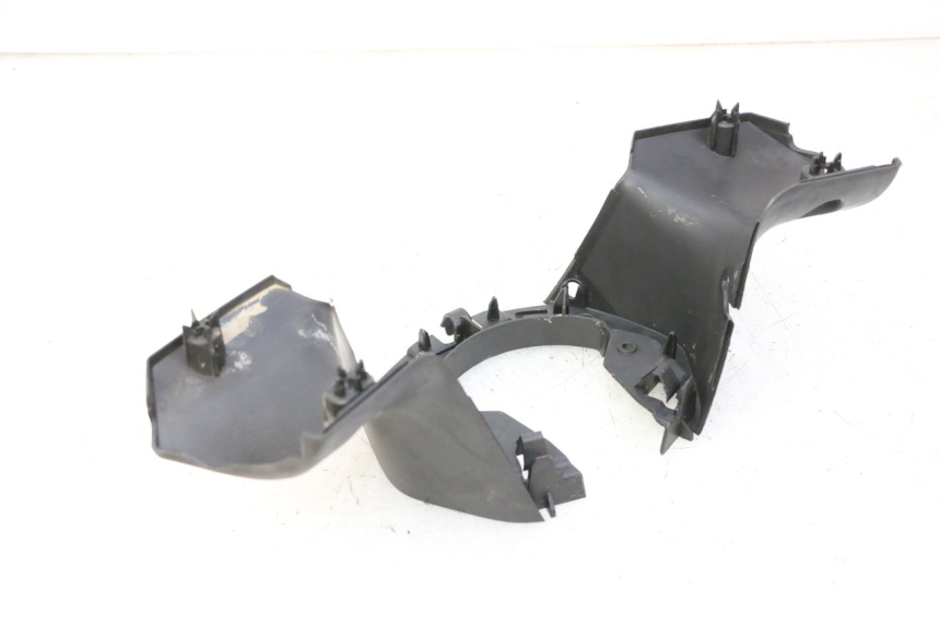 photo de OSŁONA KIEROWNICY TYLNA PEUGEOT CITYSTAR 50 (2013 - 2017) - Szczegół części