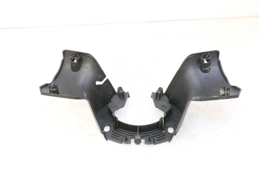 photo de OSŁONA KIEROWNICY TYLNA PEUGEOT CITYSTAR 50 (2013 - 2017) - Zbliżenie techniczne