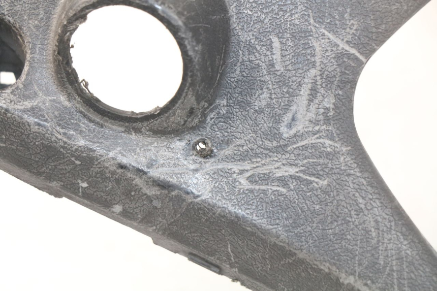 photo de OSŁONA KIEROWNICY TYLNA YAMAHA CYGNUS X INJECTION 125 (2007 - 2013) - Zbliżenie techniczne