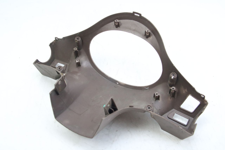 photo de OSŁONA TYLNEJ KIEROWNICY SYM FIDDLE 2 125 (2010 - 2013) - Oznaczenia i referencje