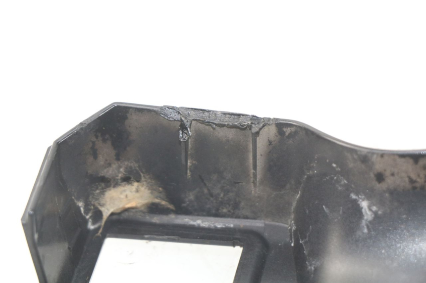 photo de OSŁONA KIEROWNICY TYLNA MBK FLIPPER 115 (2013 - 2017) - Zbliżenie techniczne