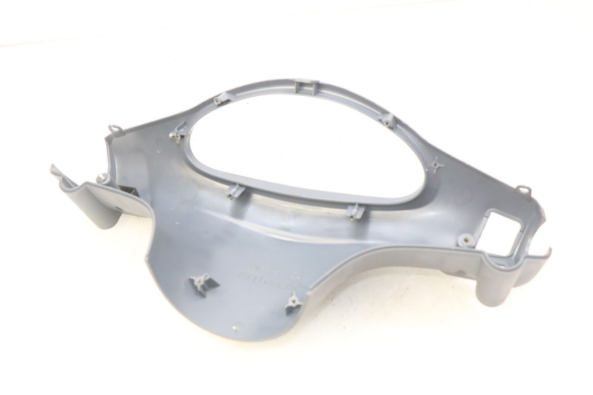 photo de OSŁONA TYLNEJ KIEROWNICY PIAGGIO FLY 100 (2006 - 2010) - Zbliżenie techniczne