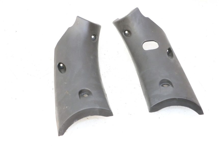 photo de OSŁONA TYLNEJ KIEROWNICY KYMCO GRAND DINK 125 (2008 - 2014) - Szczegół części