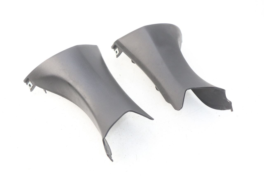 photo de OSŁONA TYLNEJ KIEROWNICY SYM GTS EFI ABS 125 (2012 - 2016) - Szczegół części