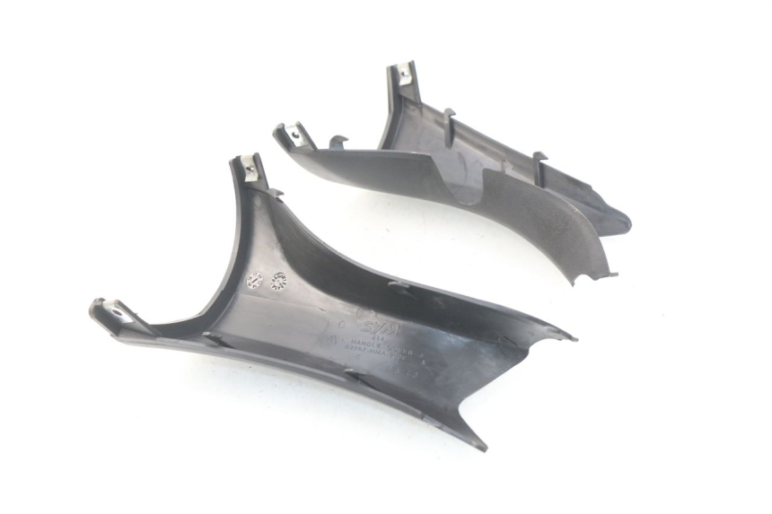 photo de OSŁONA TYLNEJ KIEROWNICY SYM GTS EFI ABS 125 (2012 - 2016) - Zoom stanu zużycia