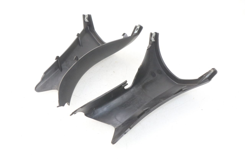 photo de OSŁONA TYLNEJ KIEROWNICY SYM GTS EFI ABS 125 (2012 - 2016) - Inny kąt widzenia