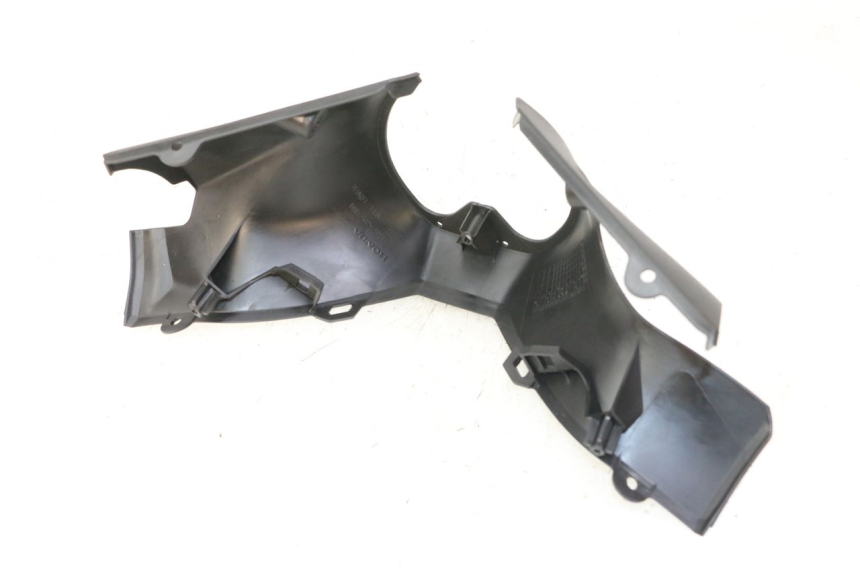 photo de OSŁONA TYLNEJ KIEROWNICY HONDA FORZA 125 (2021 - 2025) - Zbliżenie techniczne