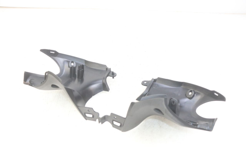 photo de OSŁONA TYLNEJ KIEROWNICY YAMAHA HW XENTER 125 (2011 - 2017) - Zbliżenie techniczne