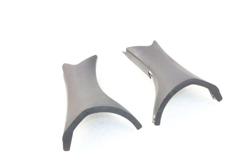 photo de OSŁONA KIEROWNICY TYLNA SYM JOYMAX 250 (2013 - 2017) - Zbliżenie techniczne