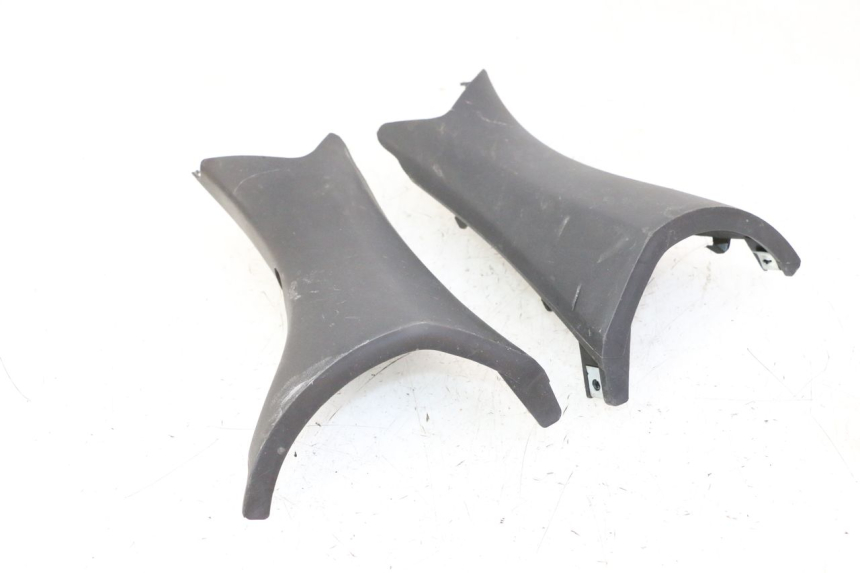 photo de OSŁONA TYLNEJ KIEROWNICY SYM JOYMAX 125 (2010 - 2017) - Szczegół części