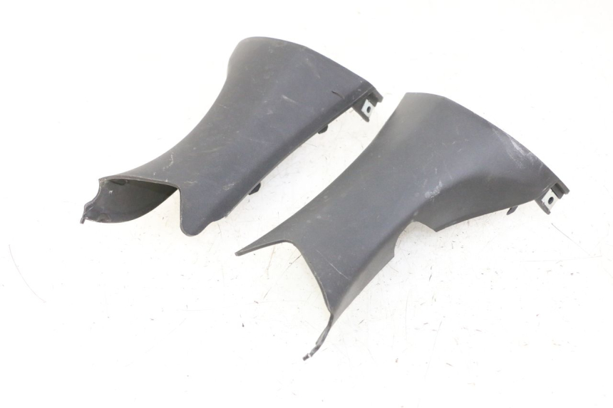 photo de OSŁONA TYLNEJ KIEROWNICY SYM JOYMAX 125 (2010 - 2017) - Zoom stanu zużycia