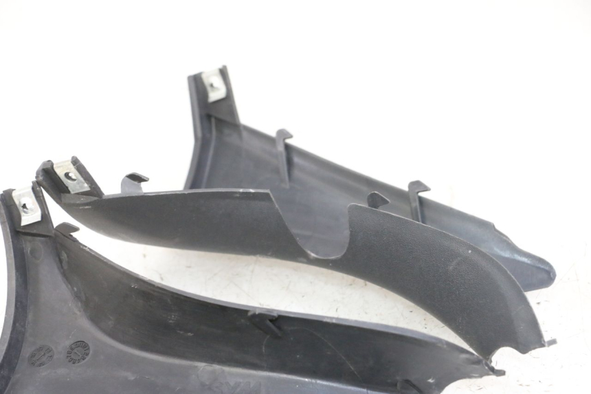 photo de OSŁONA TYLNEJ KIEROWNICY SYM JOYMAX 125 (2010 - 2017) - Inny kąt widzenia