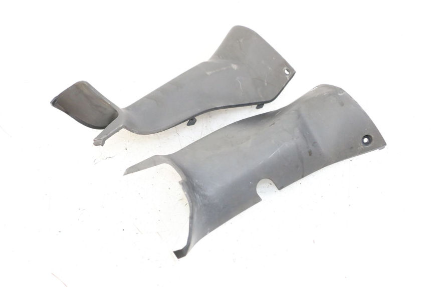 photo de OSŁONA KIEROWNICY TYLNA SYM JOYRIDE EVO 125 (2009 - 2016) - Szczegół części