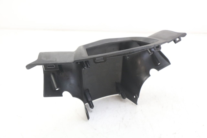 photo de OSŁONA KIEROWNICY TYLNA PEUGEOT KISBEE 2T 50 (2010 - 2017) - Szczegół części