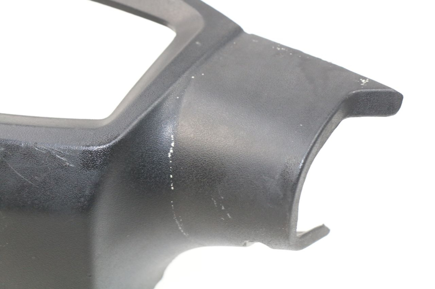 photo de OSŁONA TYLNEJ KIEROWNICY PEUGEOT KISBEE 4T 50 (2018 - 2022) - Zoom stanu zużycia