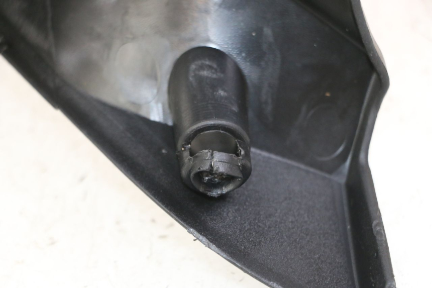 photo de OSŁONA TYLNEJ KIEROWNICY KYMCO XCITING 500 (2007 - 2010) - Zbliżenie techniczne