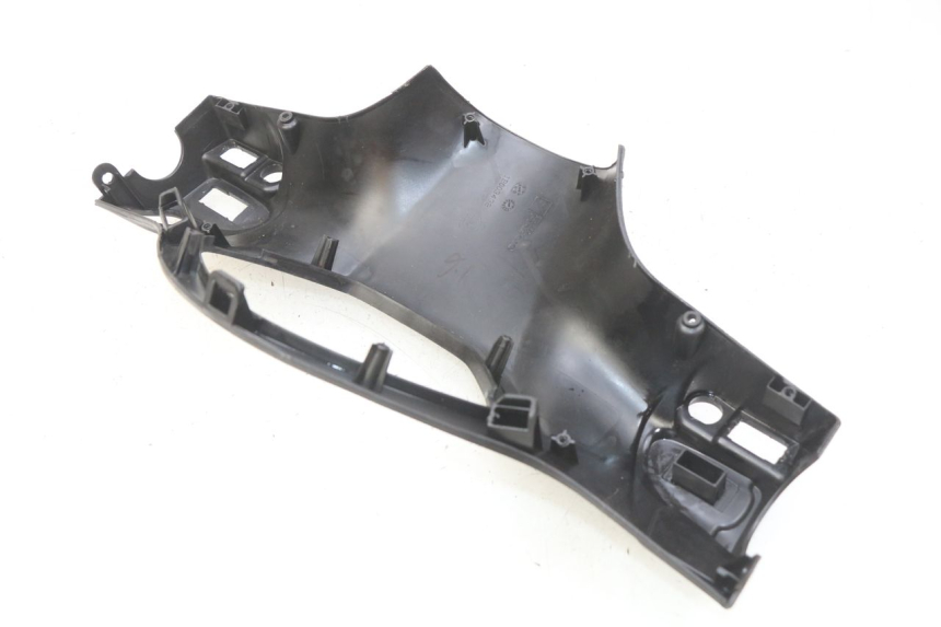 photo de OSŁONA TYLNEJ KIEROWNICY PIAGGIO LIBERTY IGET 4T 50 (2015 - 2020) - Zbliżenie techniczne