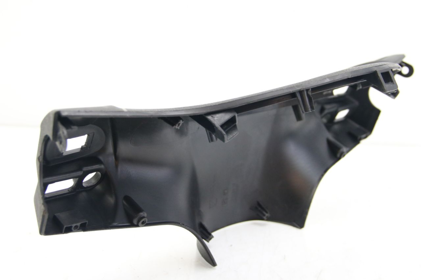 photo de OSŁONA TYLNEJ KIEROWNICY PIAGGIO LIBERTY IGET 4T 50 (2015 - 2020) - Zbliżenie komponentów