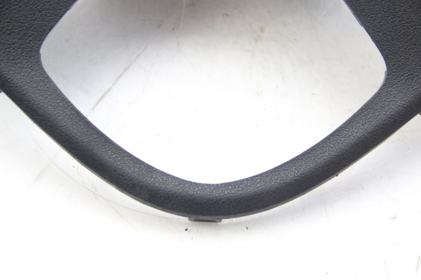 photo de OSŁONA TYLNEJ KIEROWNICY PIAGGIO LIBERTY IGET 4T 50 (2015 - 2020) - Zbliżenie techniczne