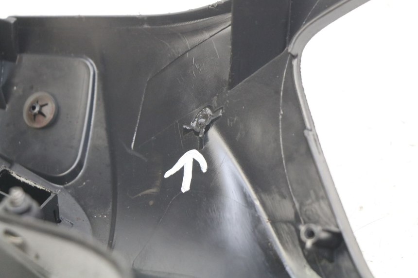 photo de OSŁONA KIEROWNICY TYLNA PIAGGIO LIBERTY IGET S 125 (2016 - 2020) - Zoom stanu zużycia