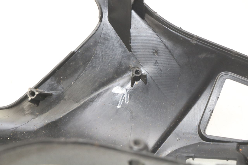 photo de OSŁONA KIEROWNICY TYLNA PIAGGIO LIBERTY IGET S 125 (2016 - 2020) - Inny kąt widzenia