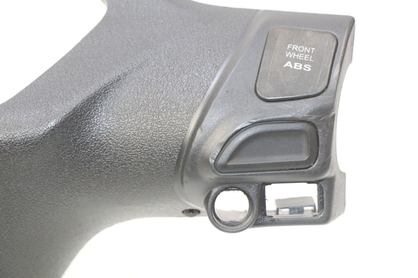 photo de OSŁONA KIEROWNICY TYLNA PIAGGIO LIBERTY IGET S 125 (2016 - 2020) - Stan powierzchni