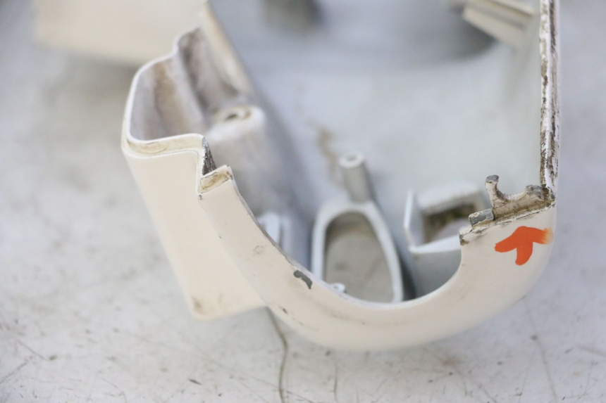 photo de OSŁONA TYLNEJ KIEROWNICY PIAGGIO LXV 4T 50 (2009 - 2013) - Zoom stanu zużycia