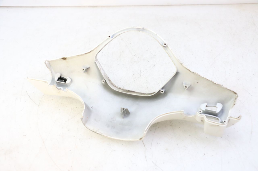 photo de OSŁONA TYLNEJ KIEROWNICY PIAGGIO LXV 4T 50 (2009 - 2013) - Zbliżenie techniczne