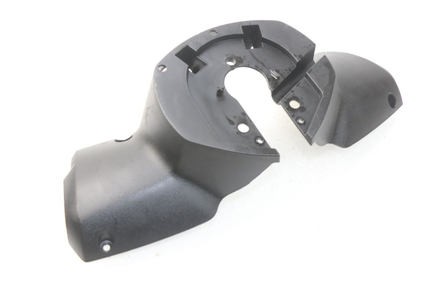 photo de OSŁONA KIEROWNICY TYLNA PEUGEOT METROPOLIS 400 (2017 - 2020) - Zoom stanu zużycia