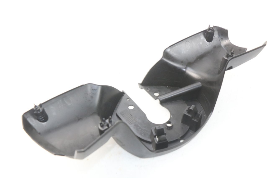 photo de OSŁONA KIEROWNICY TYLNA PEUGEOT METROPOLIS 400 (2017 - 2020) - Inny kąt widzenia