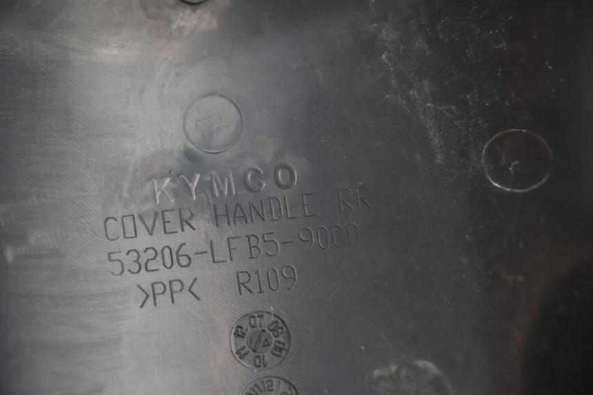 photo de OSŁONA TYLNEJ KIEROWNICY KYMCO MOVIE S 125 (2009 - 2018) - Stan powierzchni