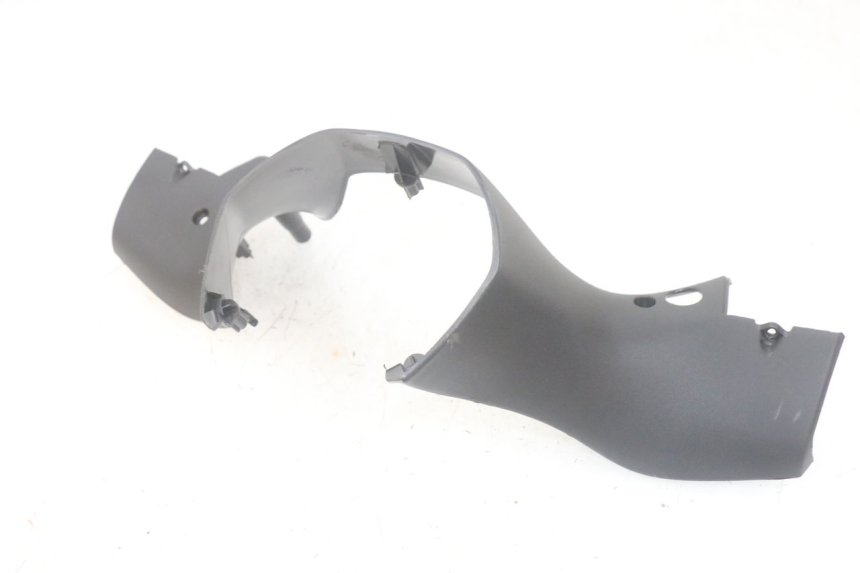 photo de OSŁONA TYLNEJ KIEROWNICY PIAGGIO MP3 HPE 300 (2019 - 2026) - Zoom stanu zużycia