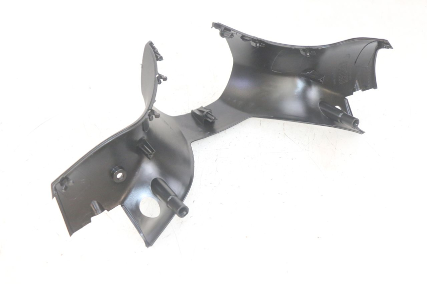 photo de OSŁONA TYLNEJ KIEROWNICY PIAGGIO MP3 HPE 300 (2019 - 2026) - Zbliżenie techniczne