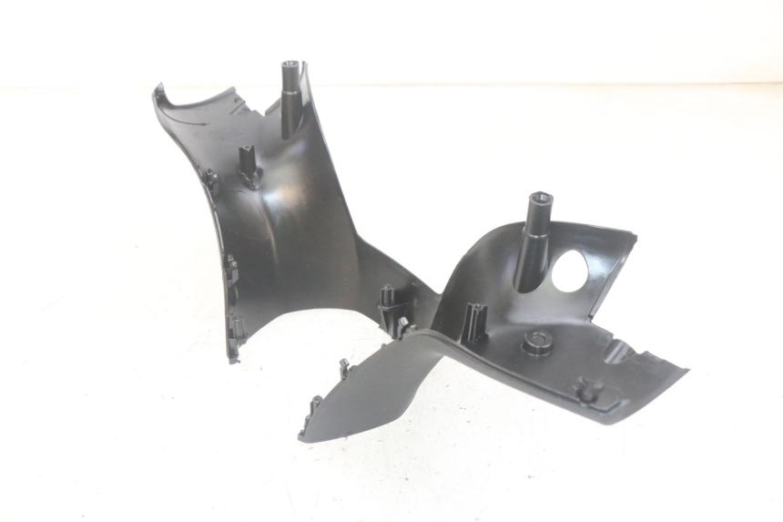 photo de OSŁONA TYLNEJ KIEROWNICY PIAGGIO MP3 HPE 300 (2019 - 2026) - Widok ogólny