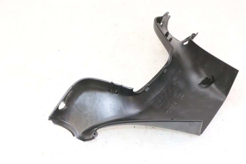 photo de OSŁONA TYLNEJ KIEROWNICY PIAGGIO MP3 500 (2011 - 2015) - Zbliżenie techniczne