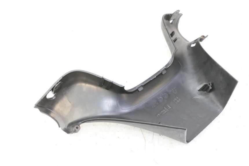 photo de OSŁONA TYLNEJ KIEROWNICY PIAGGIO MP3 RL 250 (2006 - 2010) - Zbliżenie techniczne