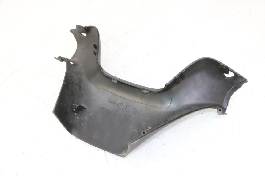 photo de OSŁONA TYLNEJ KIEROWNICY PIAGGIO MP3 RL 250 (2006 - 2010) - Punkty mocowania