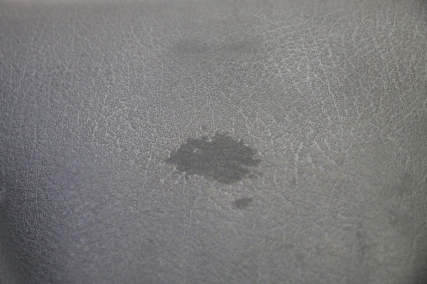 photo de OSŁONA TYLNEJ KIEROWNICY PIAGGIO MP3 RL 250 (2006 - 2010) - Zoom stanu zużycia