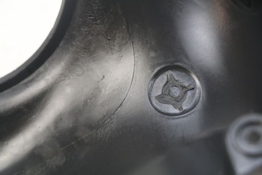 photo de OSŁONA TYLNEJ KIEROWNICY SYM ORBIT 2 4T 50 (2008 - 2017) - Szczegół części