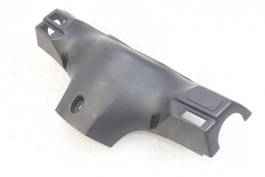 photo de OSŁONA KIEROWNICY TYLNA SYM ORBIT 2 4T 50 (2018 - 2022) - Szczegół części