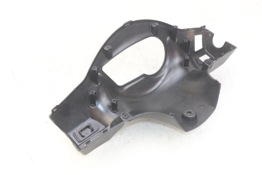 photo de OSŁONA KIEROWNICY TYLNA SYM ORBIT 2 4T 50 (2018 - 2022) - Zbliżenie techniczne