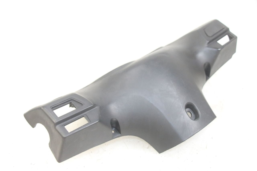 photo de OSŁONA KIEROWNICY TYLNA SYM ORBIT 2 4T 50 (2018 - 2022) - Zbliżenie techniczne