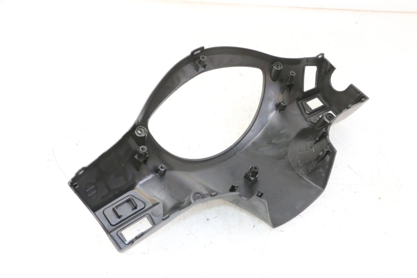 photo de OSŁONA KIEROWNICY TYLNA PEUGEOT TWEET 4T 50 (2014 - 2019) - Szczegół części